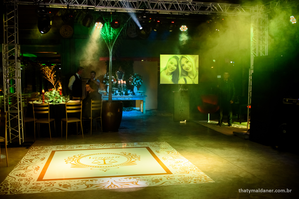 Fotos de formatura  em Lajeado RS por Thaty Maldaner Fotografia -  decoração Exclusiva Eventos. Local: JAMROCK SKATE LOUNGE