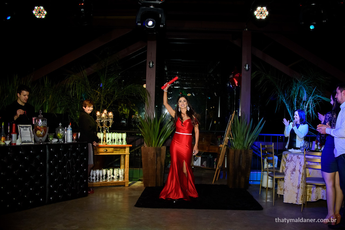 Fotos de formatura  em Lajeado RS por Thaty Maldaner Fotografia -  decoração Exclusiva Eventos. Local: JAMROCK SKATE LOUNGE