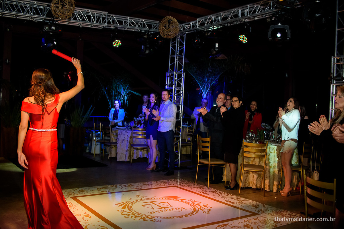 Fotos de formatura  em Lajeado RS por Thaty Maldaner Fotografia -  decoração Exclusiva Eventos. Local: JAMROCK SKATE LOUNGE