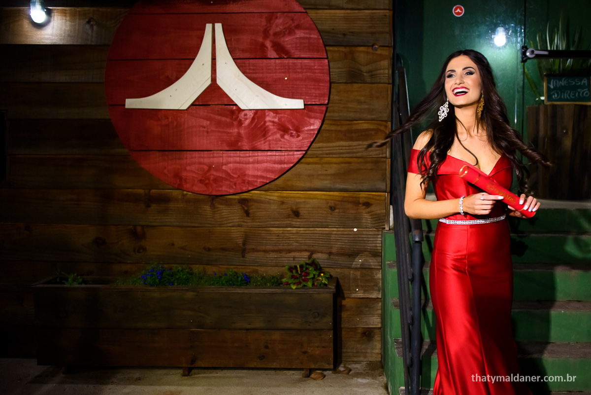 Fotos de formatura  em Lajeado RS por Thaty Maldaner Fotografia -  decoração Exclusiva Eventos. Local: JAMROCK SKATE LOUNGE