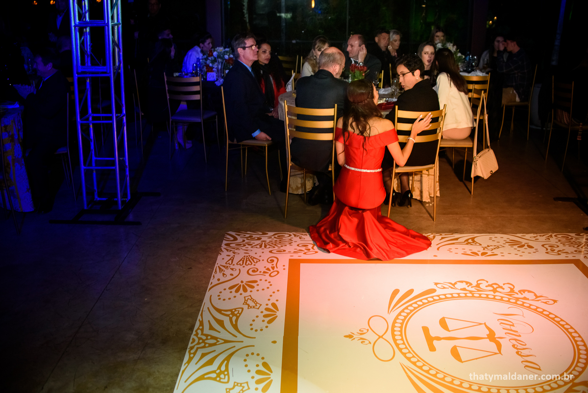 Fotos de formatura  em Lajeado RS por Thaty Maldaner Fotografia -  decoração Exclusiva Eventos. Local: JAMROCK SKATE LOUNGE