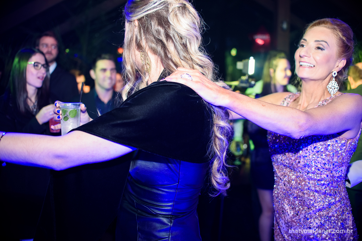 Fotos de formatura  em Lajeado RS por Thaty Maldaner Fotografia -  decoração Exclusiva Eventos. Local, festa de formatura JAMROCK SKATE LOUNGE