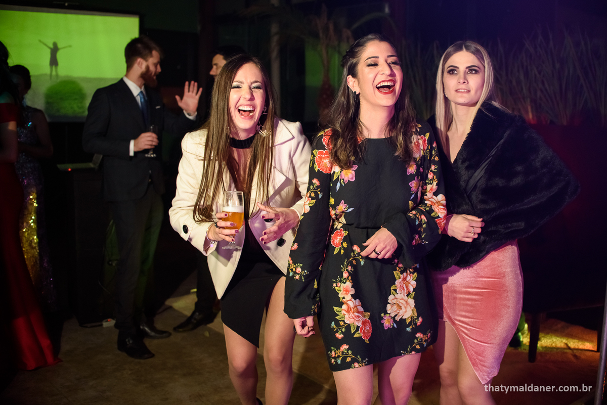 Fotos de formatura  em Lajeado RS por Thaty Maldaner Fotografia -  decoração Exclusiva Eventos. Local, festa de formatura JAMROCK SKATE LOUNGE