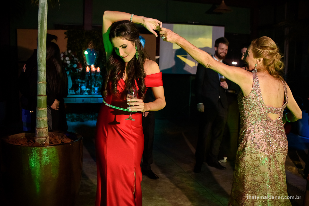 Fotos de formatura  em Lajeado RS por Thaty Maldaner Fotografia -  decoração Exclusiva Eventos. Local, festa de formatura JAMROCK SKATE LOUNGE