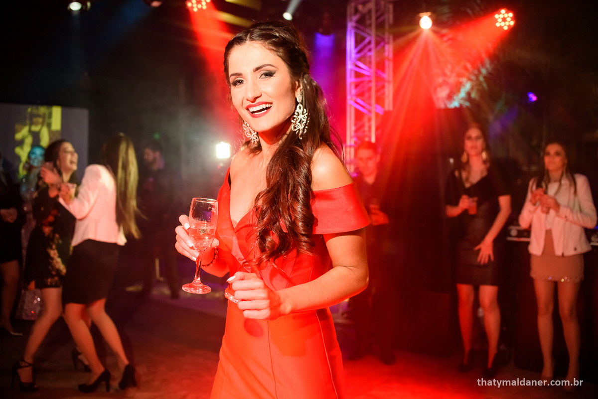 Fotos de formatura  em Lajeado RS por Thaty Maldaner Fotografia -  decoração Exclusiva Eventos. Local, festa de formatura JAMROCK SKATE LOUNGE