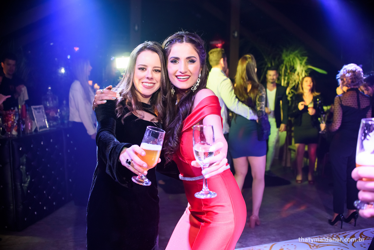 Fotos de formatura  em Lajeado RS por Thaty Maldaner Fotografia -  decoração Exclusiva Eventos. Local, festa de formatura JAMROCK SKATE LOUNGE