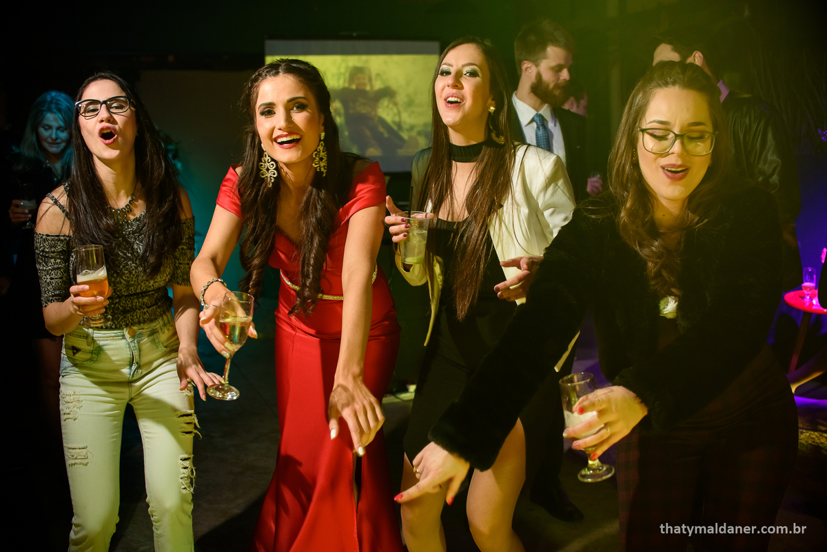 Fotos de formatura  em Lajeado RS por Thaty Maldaner Fotografia -  decoração Exclusiva Eventos. Local, festa de formatura JAMROCK SKATE LOUNGE