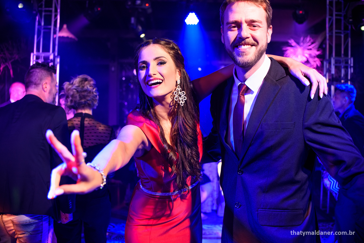 Fotos de formatura  em Lajeado RS por Thaty Maldaner Fotografia -  decoração Exclusiva Eventos. Local, festa de formatura JAMROCK SKATE LOUNGE