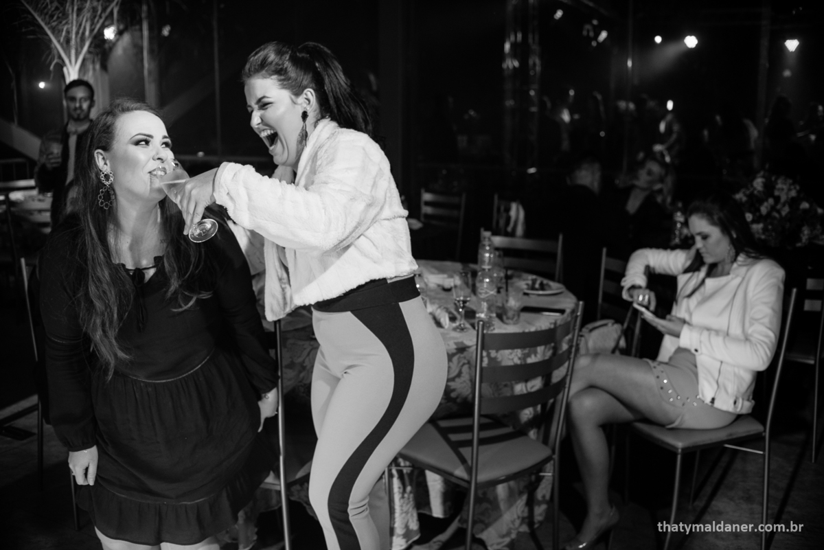 Fotos de formatura  em Lajeado RS por Thaty Maldaner Fotografia -  decoração Exclusiva Eventos. Local, festa de formatura JAMROCK SKATE LOUNGE