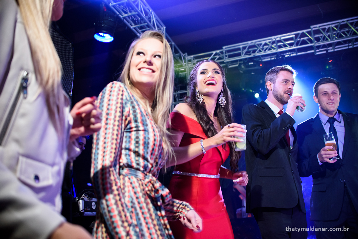 Fotos de formatura  em Lajeado RS por Thaty Maldaner Fotografia -  decoração Exclusiva Eventos. Local, festa de formatura JAMROCK SKATE LOUNGE