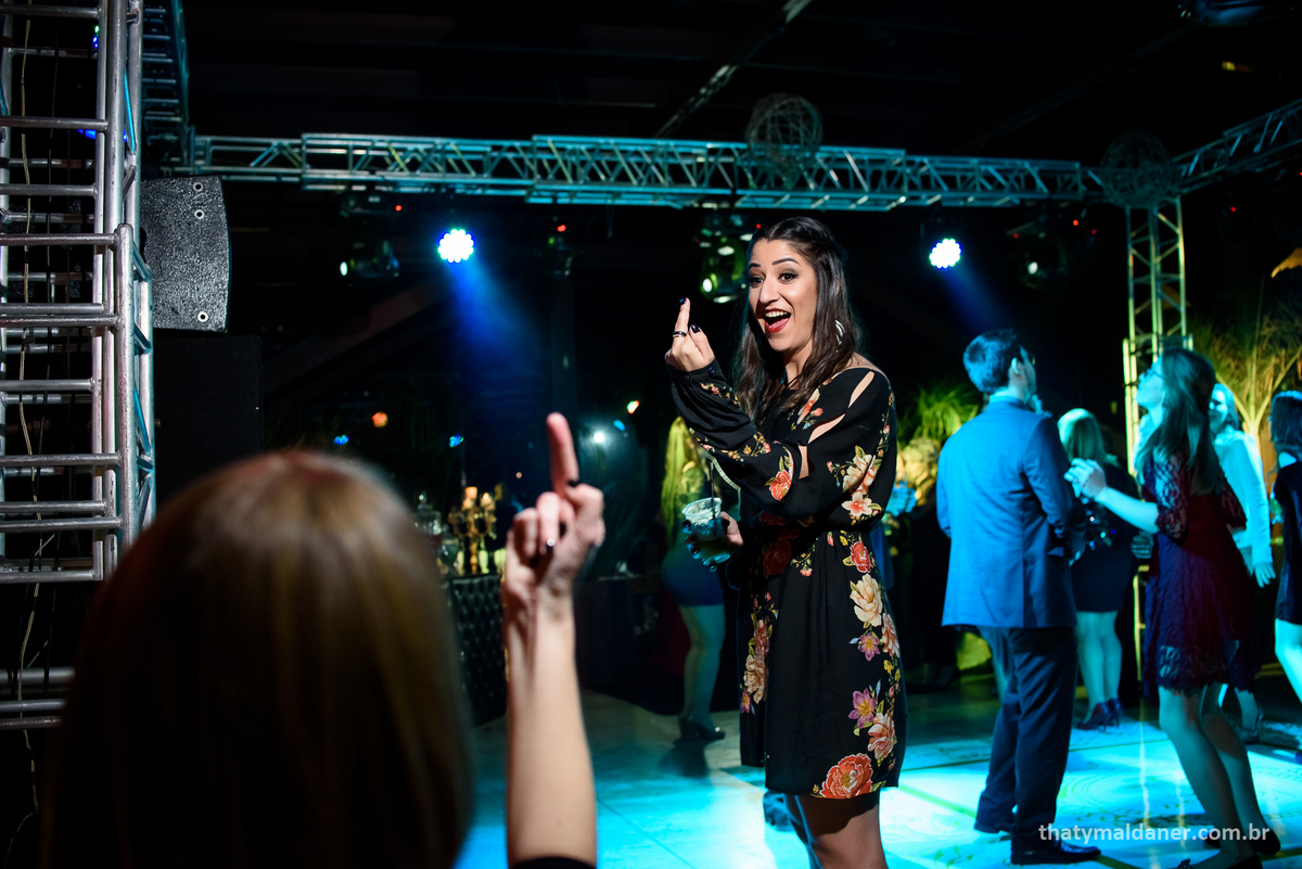 Fotos de formatura  em Lajeado RS por Thaty Maldaner Fotografia -  decoração Exclusiva Eventos. Local, festa de formatura JAMROCK SKATE LOUNGE