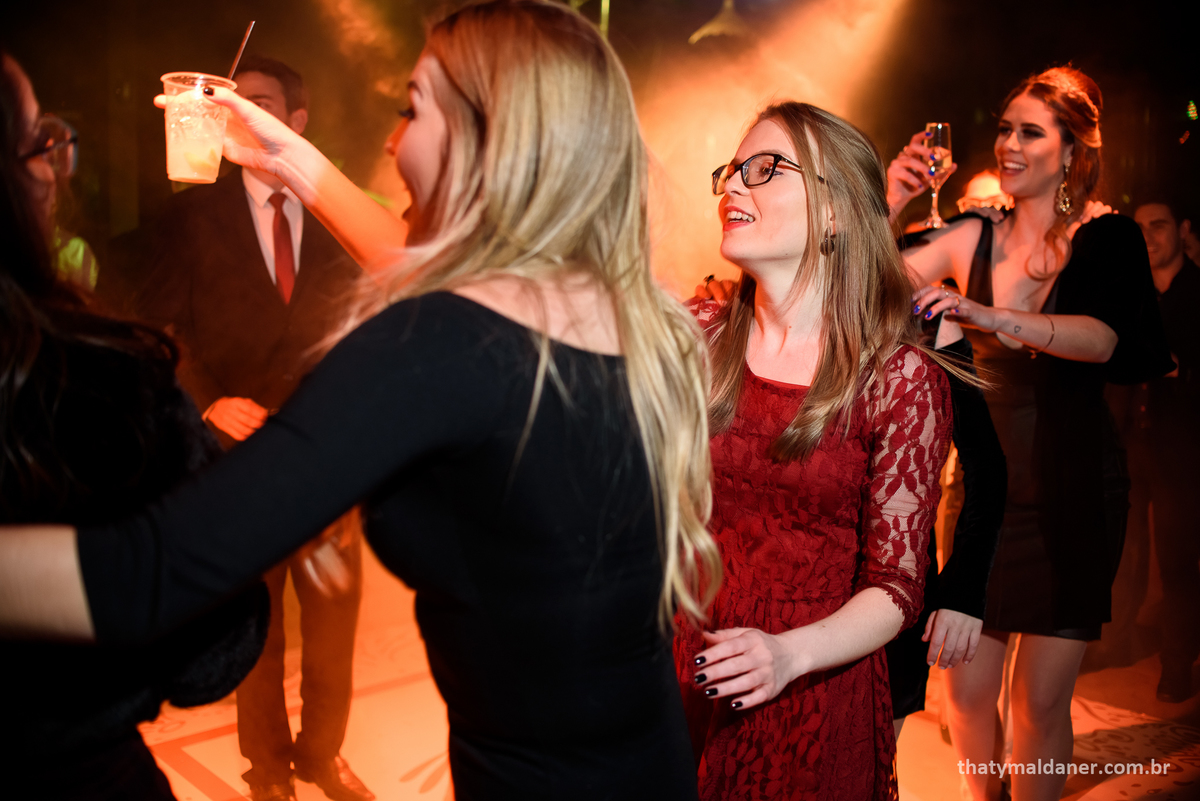 Fotos de formatura  em Lajeado RS por Thaty Maldaner Fotografia -  decoração Exclusiva Eventos. Local, festa de formatura JAMROCK SKATE LOUNGE