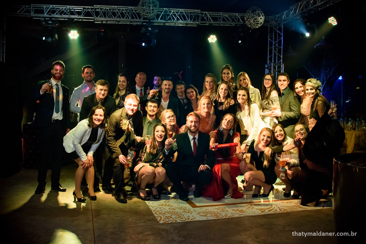 Fotos de formatura  em Lajeado RS por Thaty Maldaner Fotografia -  decoração Exclusiva Eventos. Local, festa de formatura JAMROCK SKATE LOUNGE