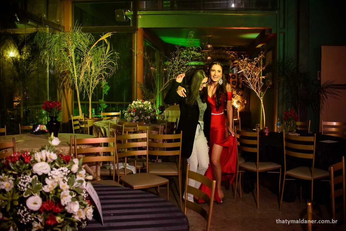 Fotos de formatura  em Lajeado RS por Thaty Maldaner Fotografia -  decoração Exclusiva Eventos. Local, festa de formatura JAMROCK SKATE LOUNGE