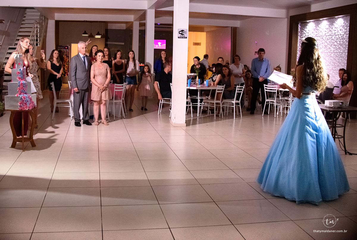 Festa de 15 anos  por Thaty Maldaner Fotografia na Fantasia Casa de Festas em Lajeado Rio Grande do Sul Brasil parabéns homenagens