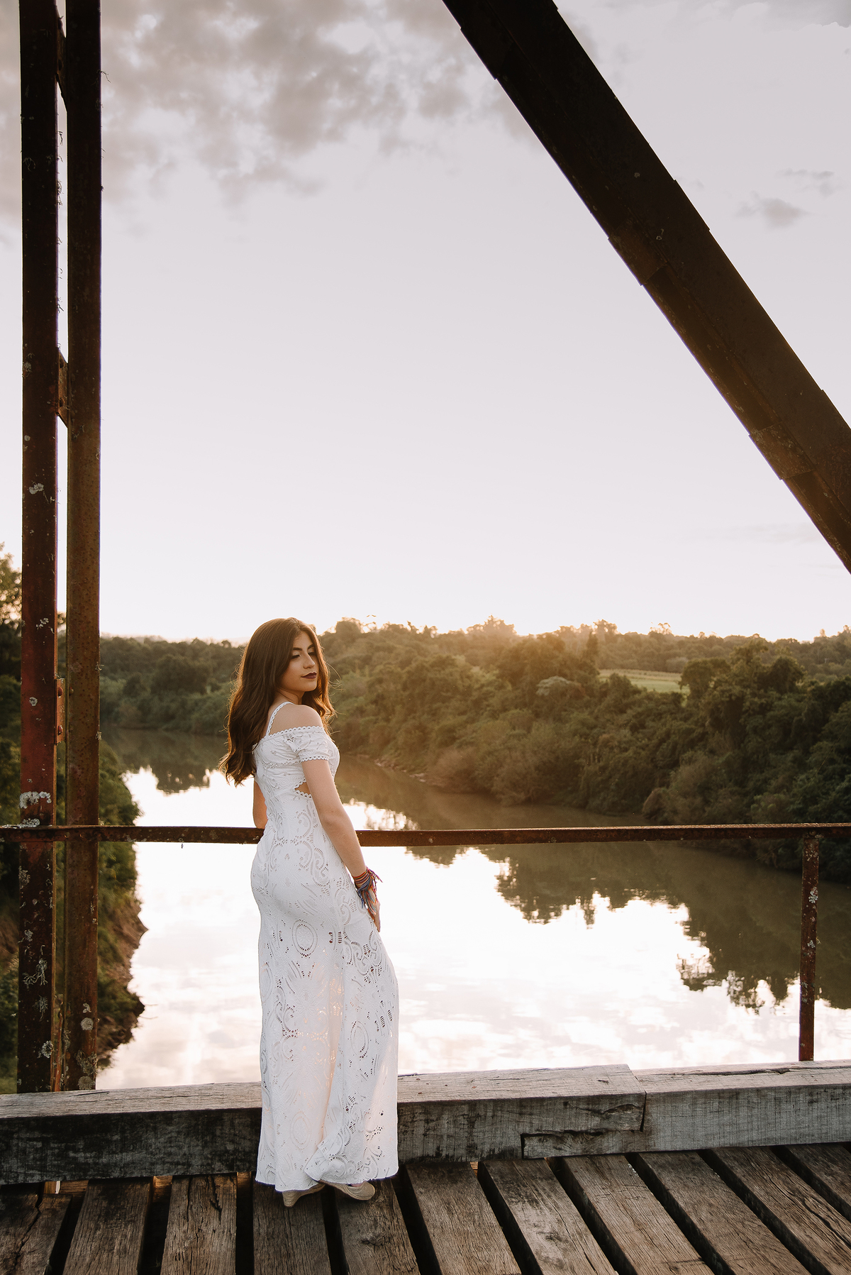 Ensaio de 15 anos em Lajeado por Thaty Maldaner Fotografia na  ponte de ferro