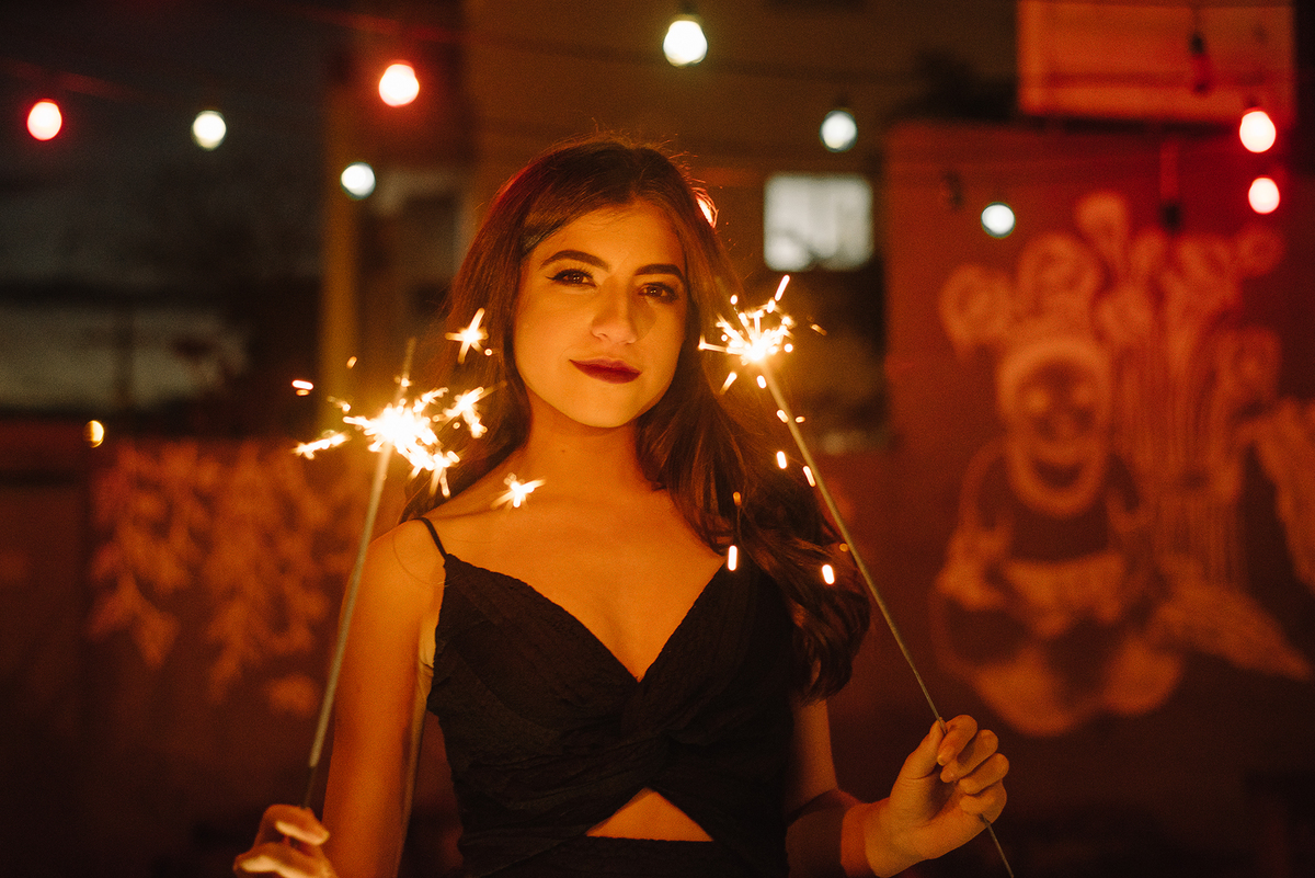 Ensaio de 15 anos em Lajeado por Thaty Maldaner Fotografia  de noite com luzes