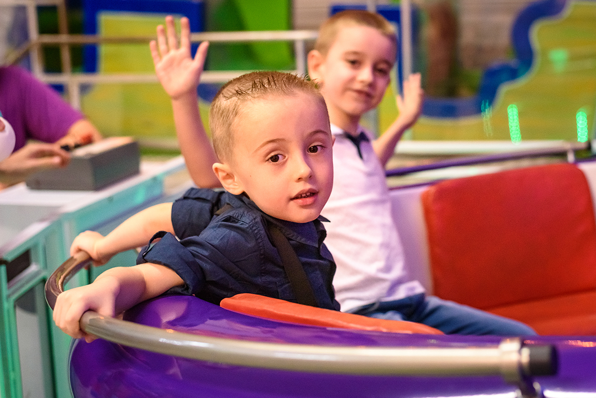 aniversário infantil de 4 anos  na brinq mania em lajeado, rio grande do sul, casa de festa, por thaty maldaner fotografia,  Carine Kruger Jornal Agora no Vale, divesão, alegria, brinquedos festa criança.