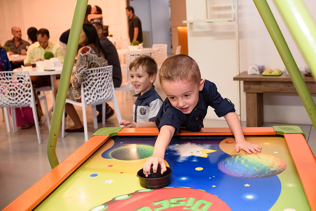 aniversário infantil de 4 anos  na brinq mania em lajeado, rio grande do sul, casa de festa, por thaty maldaner fotografia,  Carine Kruger Jornal Agora no Vale, divesão, alegria, brinquedos festa criança.