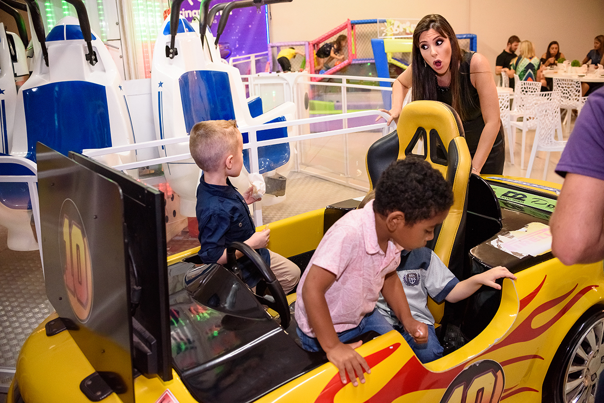 aniversário infantil de 4 anos  na brinq mania em lajeado, rio grande do sul, casa de festa, por thaty maldaner fotografia,  Carine Kruger Jornal Agora no Vale, divesão, alegria, brinquedos festa criança.