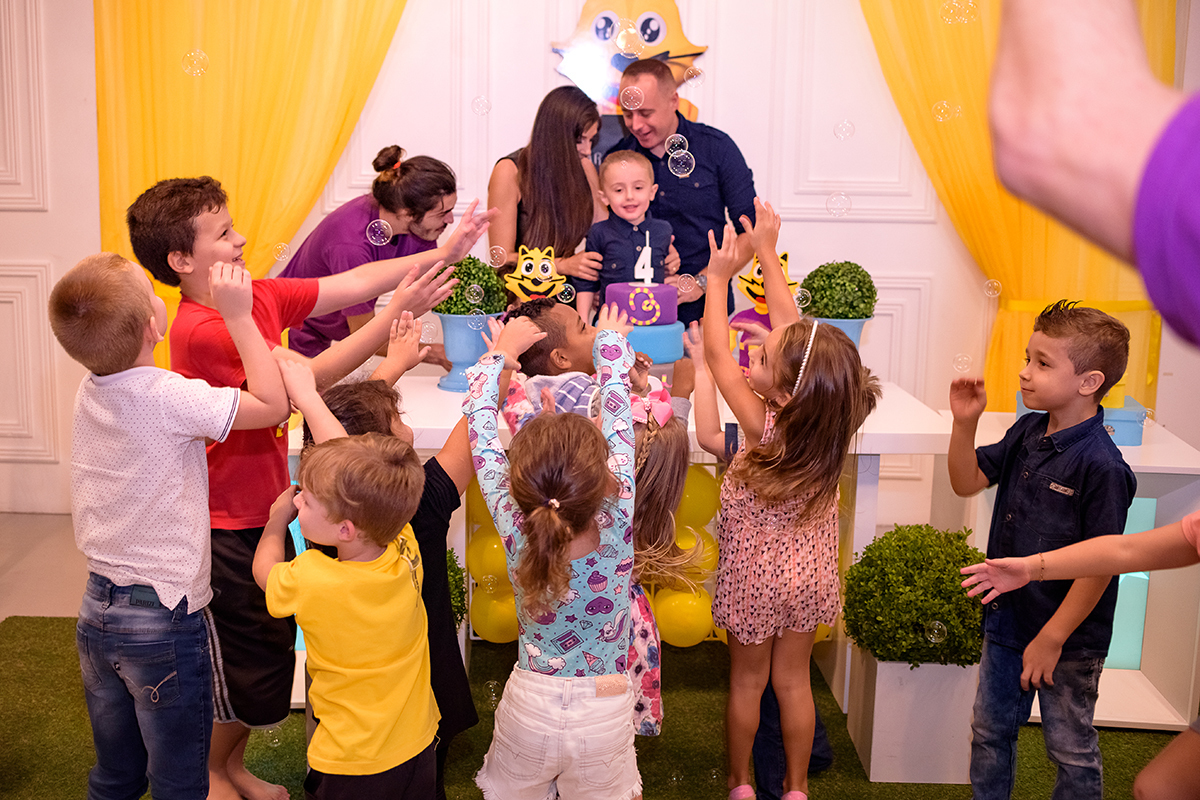 aniversário infantil de 4 anos  na brinq mania em lajeado, rio grande do sul, casa de festa, por thaty maldaner fotografia,  Carine Kruger Jornal Agora no Vale, divesão, alegria, brinquedos festa criança.