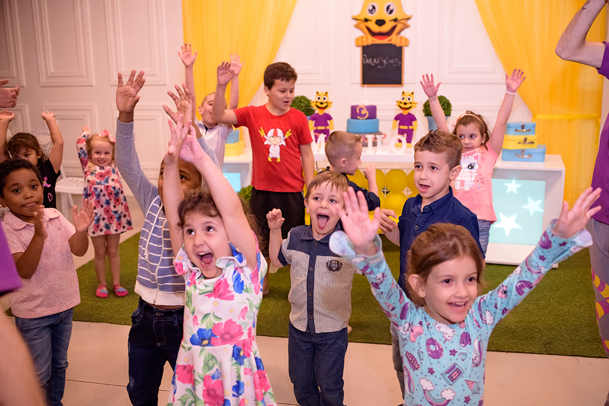 aniversário infantil de 4 anos  na brinq mania em lajeado, rio grande do sul, casa de festa, por thaty maldaner fotografia,  Carine Kruger Jornal Agora no Vale, divesão, alegria, brinquedos festa criança.