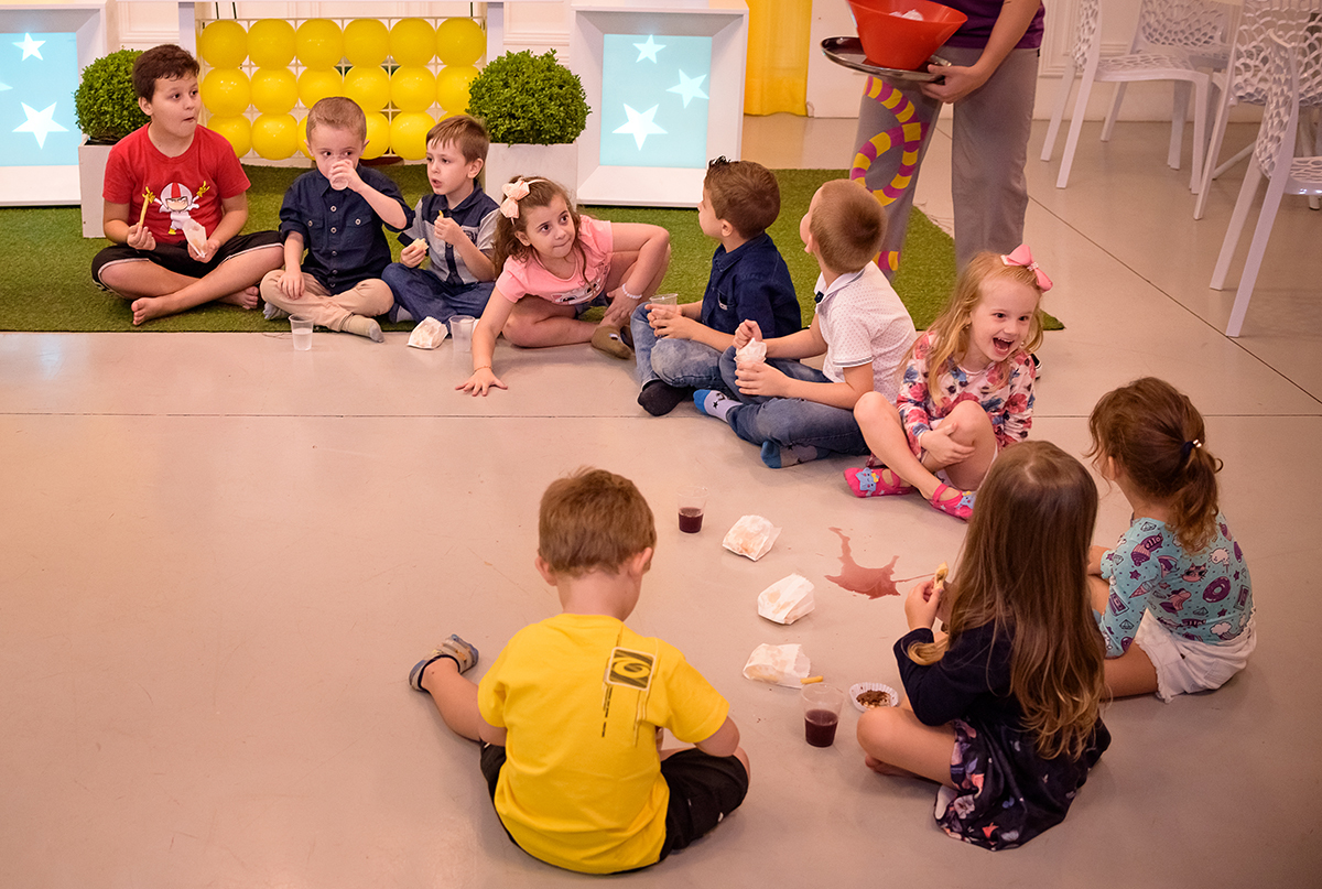 aniversário infantil de 4 anos  na brinq mania em lajeado, rio grande do sul, casa de festa, por thaty maldaner fotografia,  Carine Kruger Jornal Agora no Vale, divesão, alegria, brinquedos festa criança.