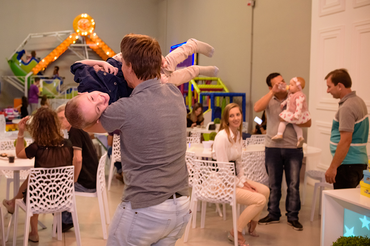 aniversário infantil de 4 anos  na brinq mania em lajeado, rio grande do sul, casa de festa, por thaty maldaner fotografia,  Carine Kruger Jornal Agora no Vale, divesão, alegria, brinquedos festa criança.