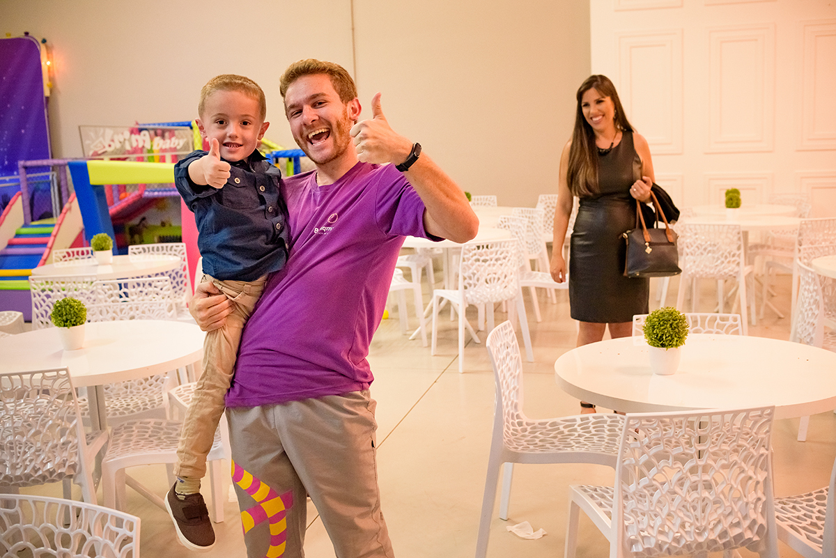 aniversário infantil de 4 anos  na brinq mania em lajeado, rio grande do sul, casa de festa, por thaty maldaner fotografia,  Carine Kruger Jornal Agora no Vale, divesão, alegria, brinquedos festa criança.