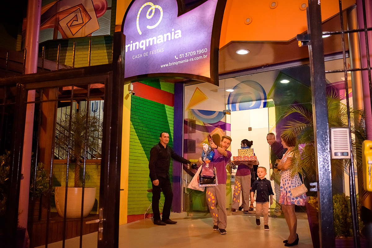 aniversário infantil de 4 anos  na brinq mania em lajeado, rio grande do sul, casa de festa, por thaty maldaner fotografia,  Carine Kruger Jornal Agora no Vale, divesão, alegria, brinquedos festa criança.