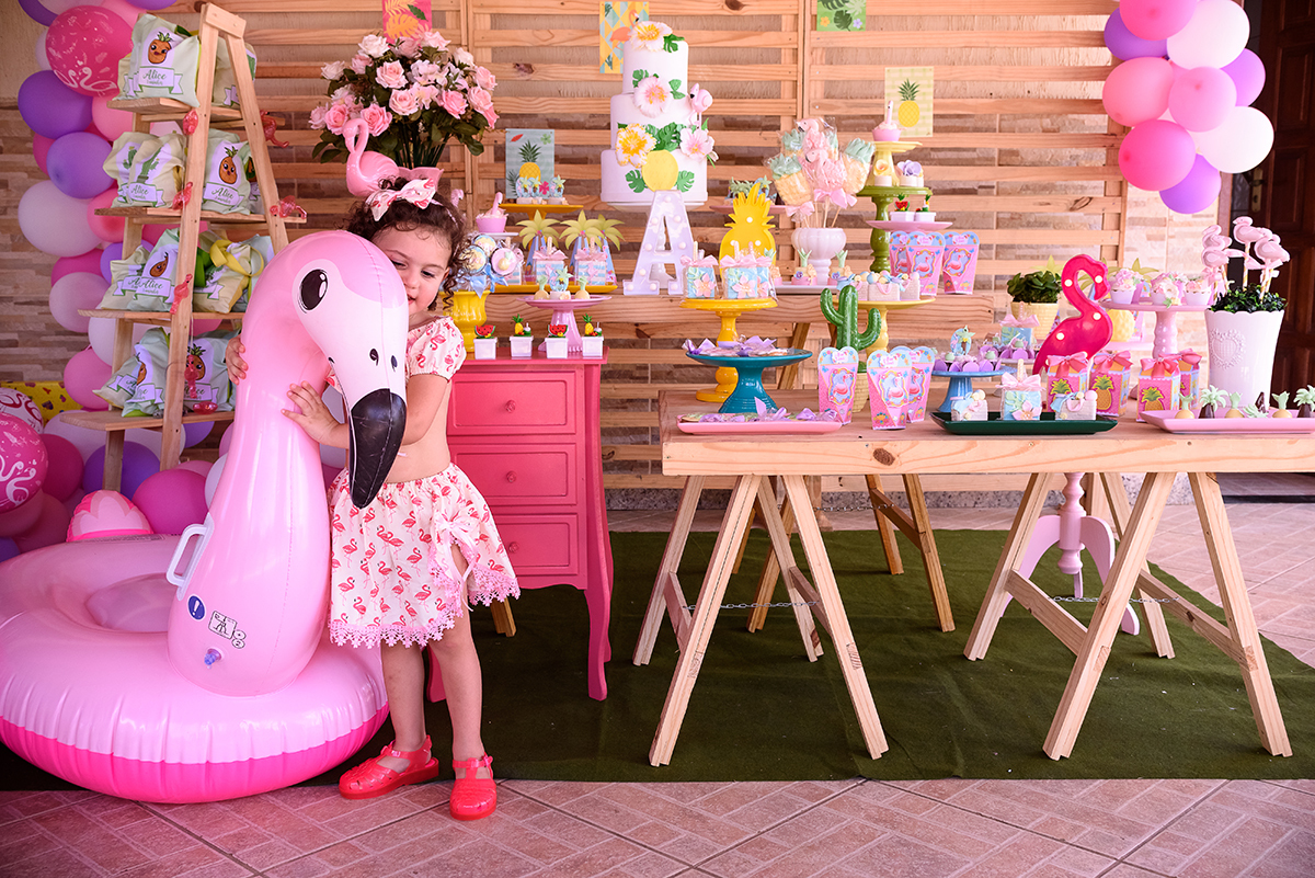 decoração de flamingos na festa em sitio da Lala, fotografia por Thaty Maldaner Fotografia