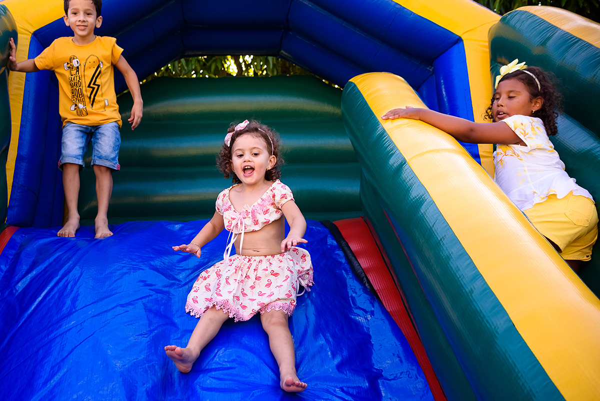 festa de aniversário infantil 3 anos Alice brincando em Cariacica, Vitória, Espirito Santo ES, Sítio da Lala, fotografia por Thaty Maldaner Fotografia