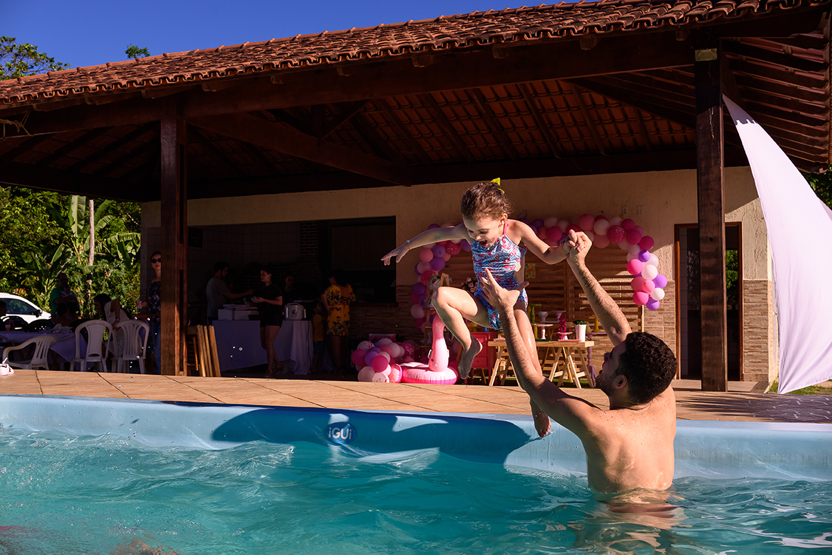 festa de aniversário infantil 3 anos Alice em Cariacica, Vitória, Espirito Santo ES, Sítio da Lala, fotografia festa na piscina por Thaty Maldaner  Fotografia