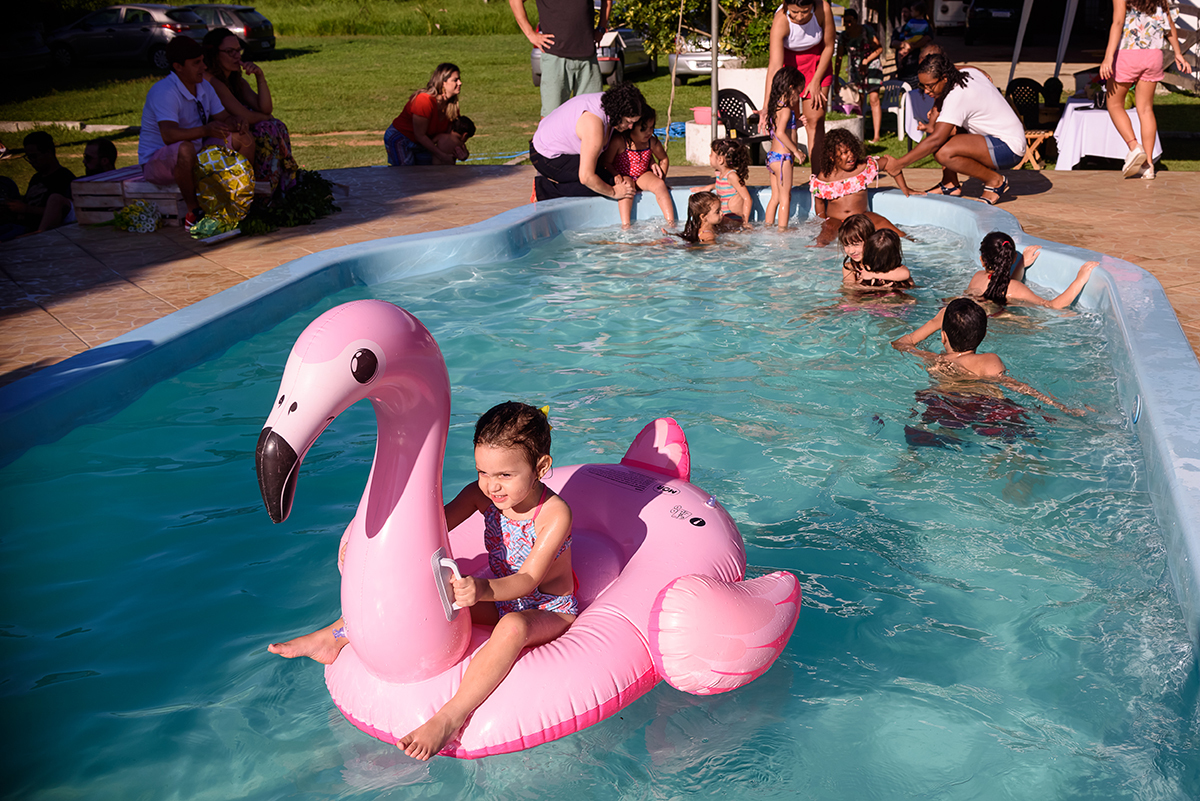 festa de aniversário infantil 3 anos Alice em Cariacica, Vitória, Espirito Santo ES, Sítio da Lala, fotografia festa na piscina por Thaty Maldaner  Fotografia