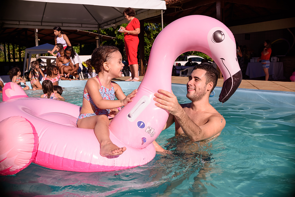 festa de aniversário infantil 3 anos Alice em Cariacica, Vitória, Espirito Santo ES, Sítio da Lala, fotografia festa na piscina por Thaty Maldaner  Fotografia