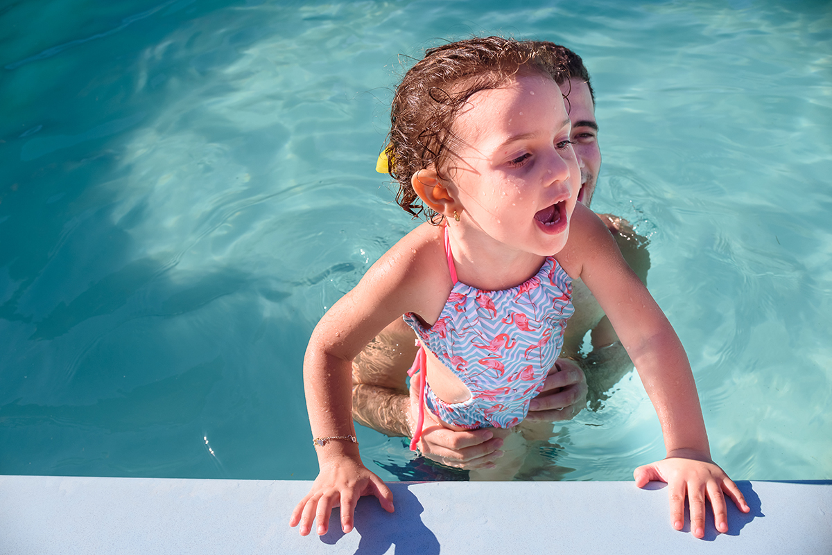 festa de aniversário infantil 3 anos Alice em Cariacica, Vitória, Espirito Santo ES, Sítio da Lala, fotografia festa na piscina por Thaty Maldaner  Fotografia