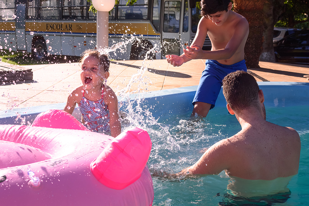 festa de aniversário infantil 3 anos Alice em Cariacica, Vitória, Espirito Santo ES, Sítio da Lala, fotografia festa na piscina por Thaty Maldaner  Fotografia