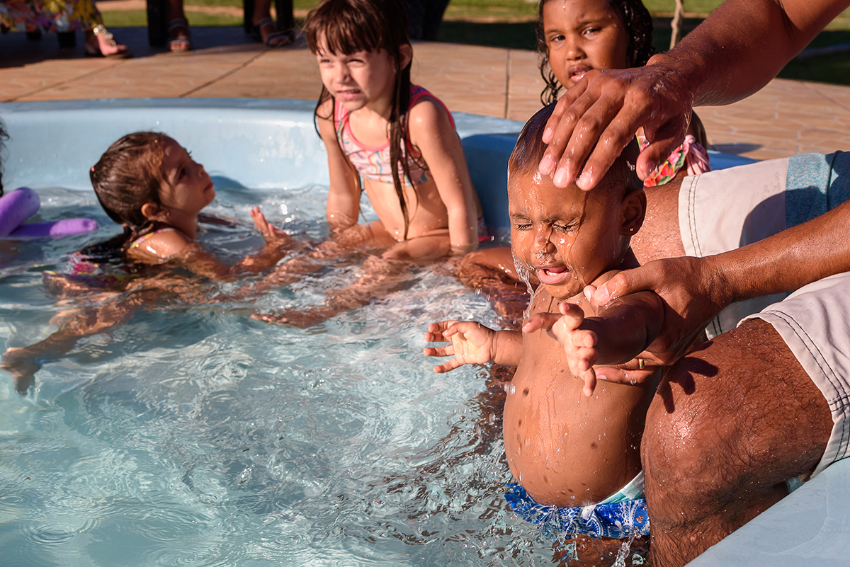 festa de aniversário infantil 3 anos Alice em Cariacica, Vitória, Espirito Santo ES, Sítio da Lala, fotografia festa na piscina por Thaty Maldaner  Fotografia