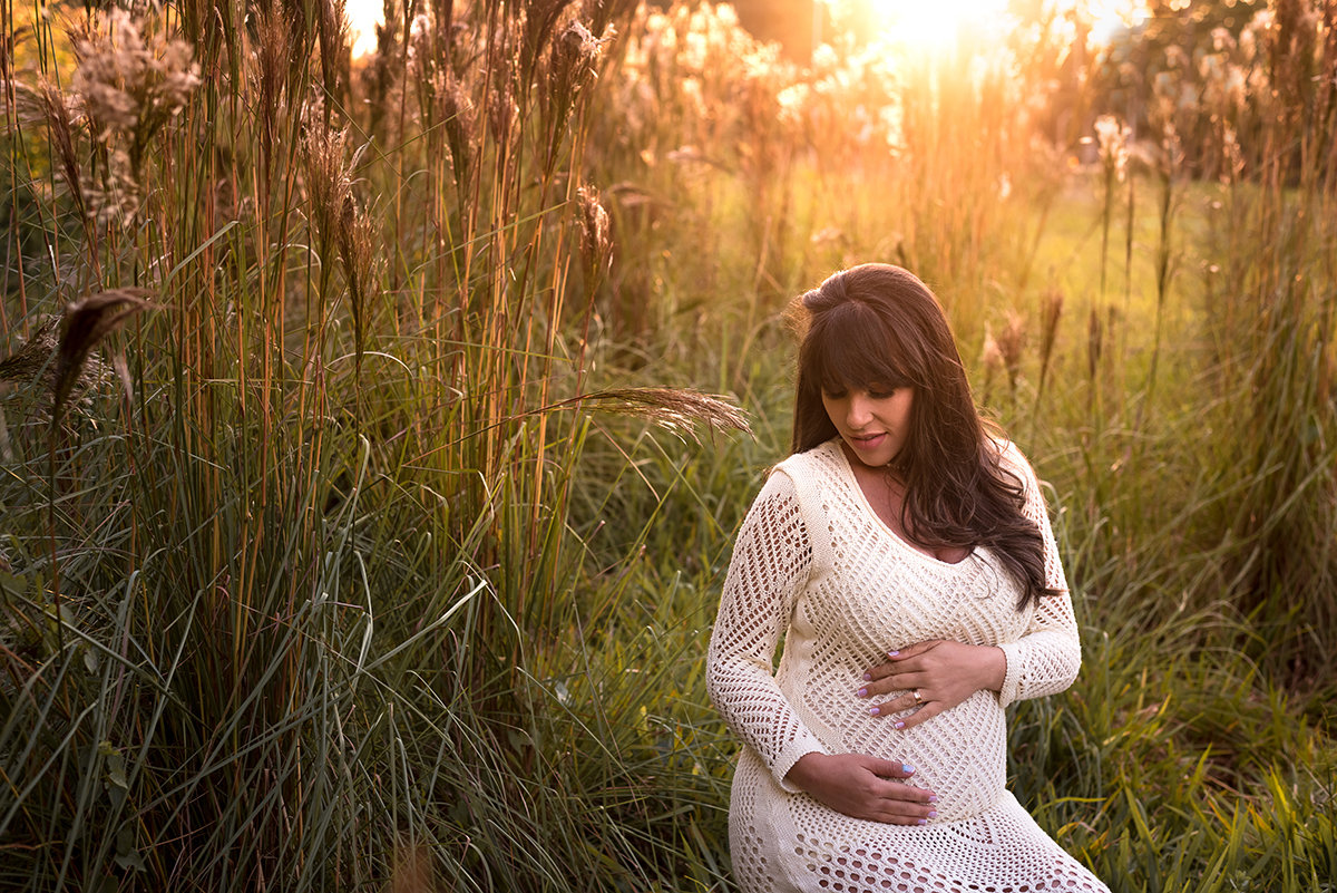 ensaio externo de gestante em fim de tarde com por do sol em Lajeado