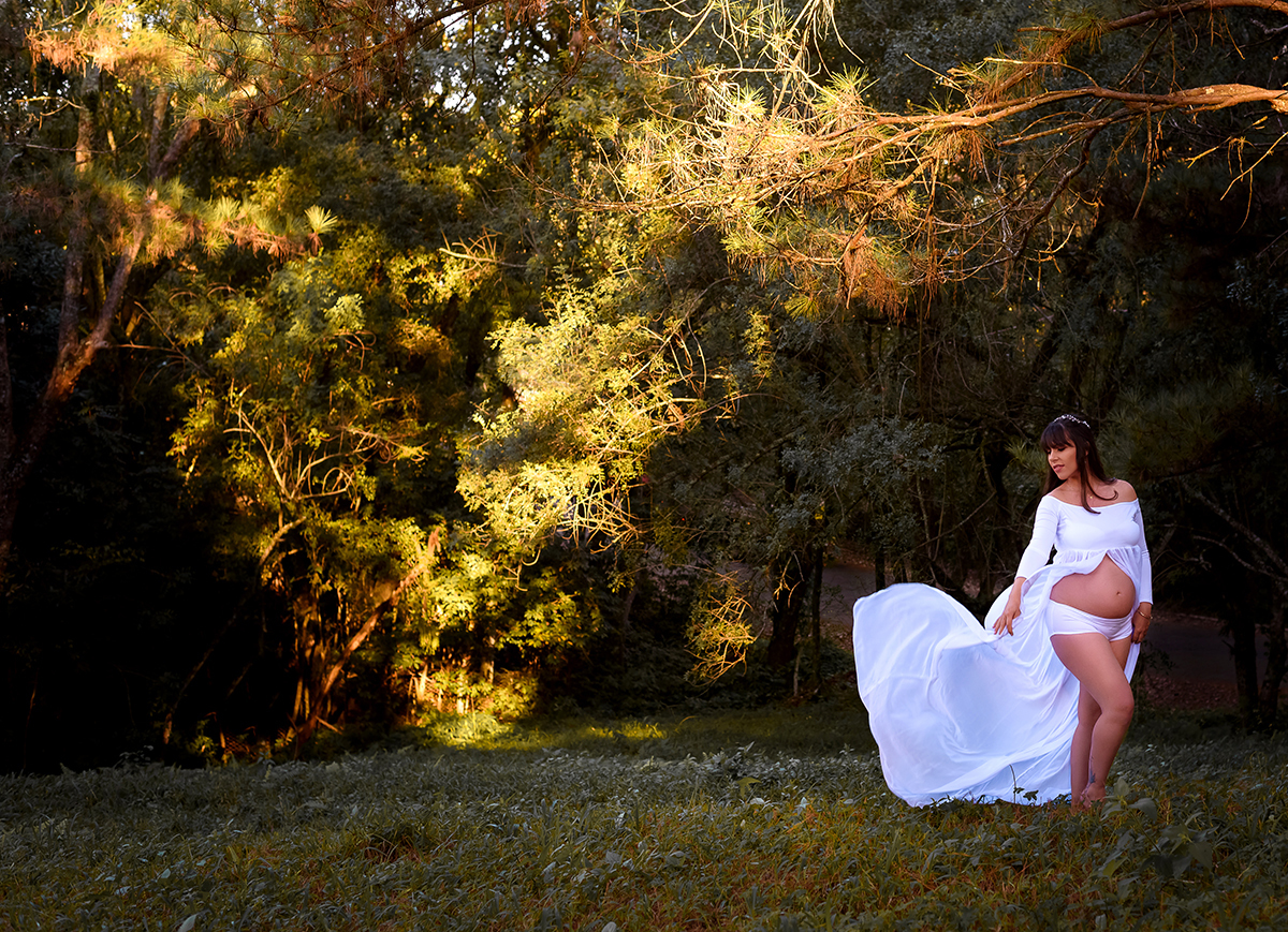ensaio de gestante, vestido branco voando, vestido longo. 
