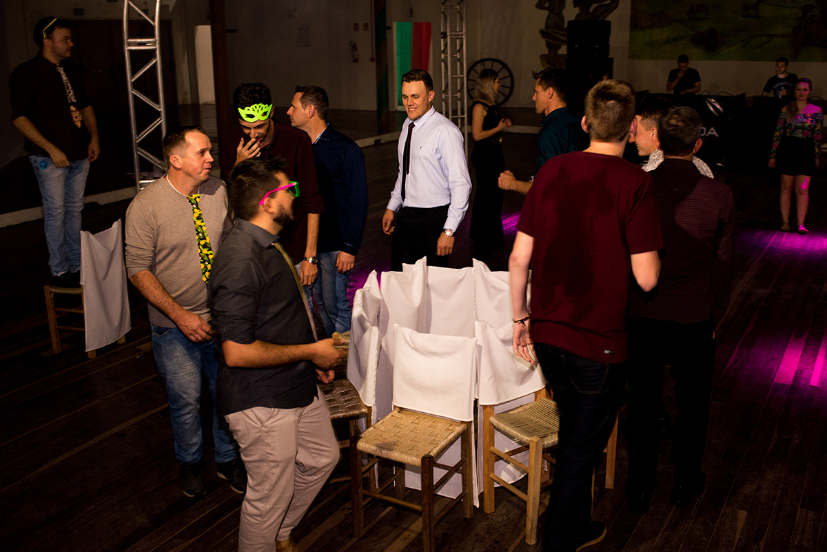 dança da cadeira é atração da festa de formatura em Lajeado