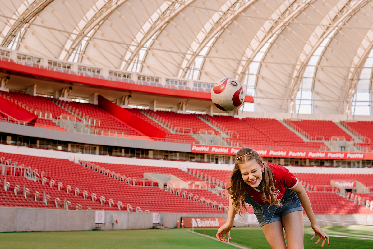 menina de 15 anos realiza ensaio no time do coração. Book Colorado
