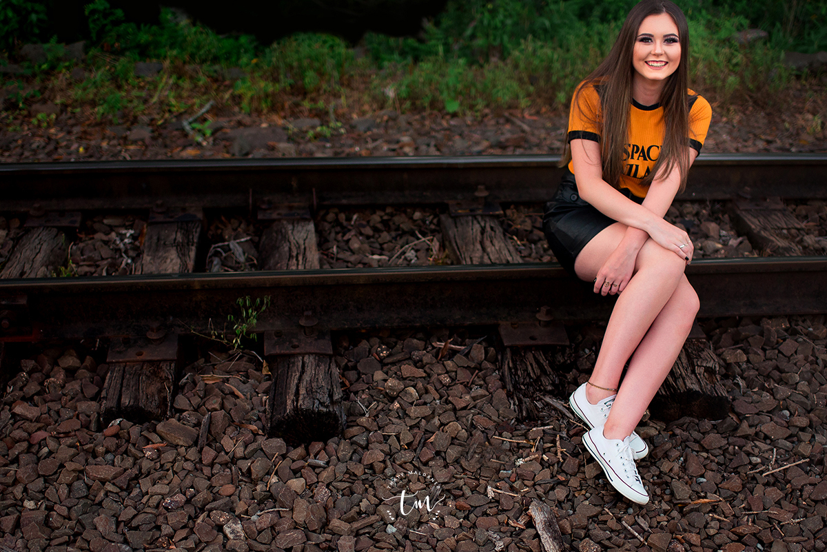 ensaio fotográfico de 15 anos nos trilhos