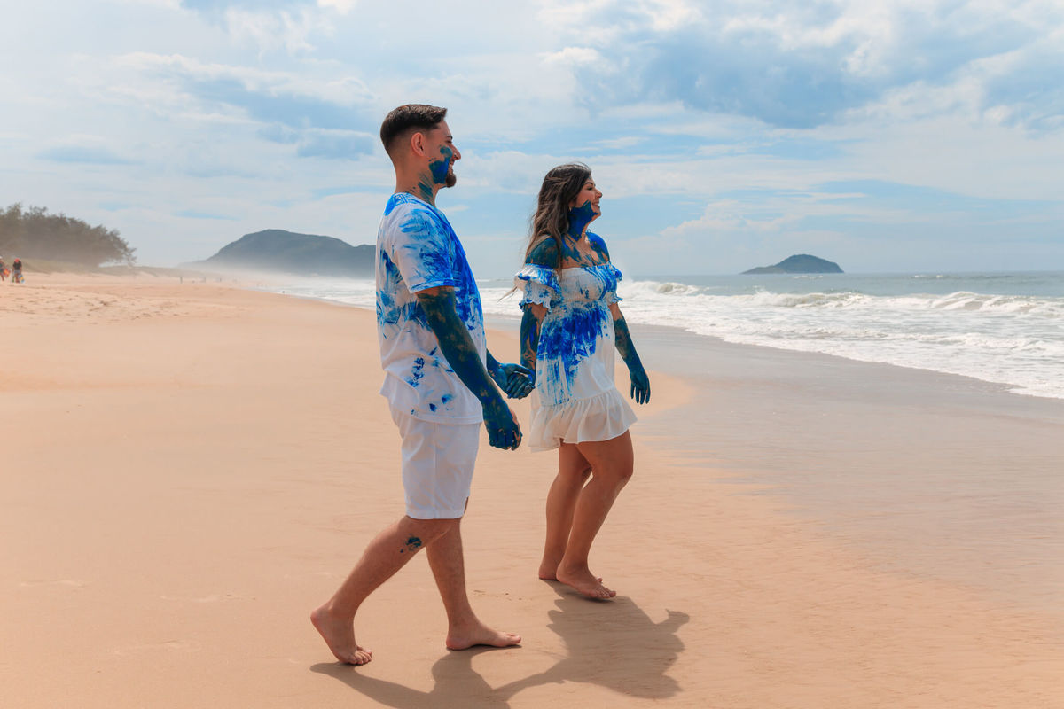 Finalizando o ensaio ao pôr do sol, capturando a beleza e serenidade da Praia do Moçambique.