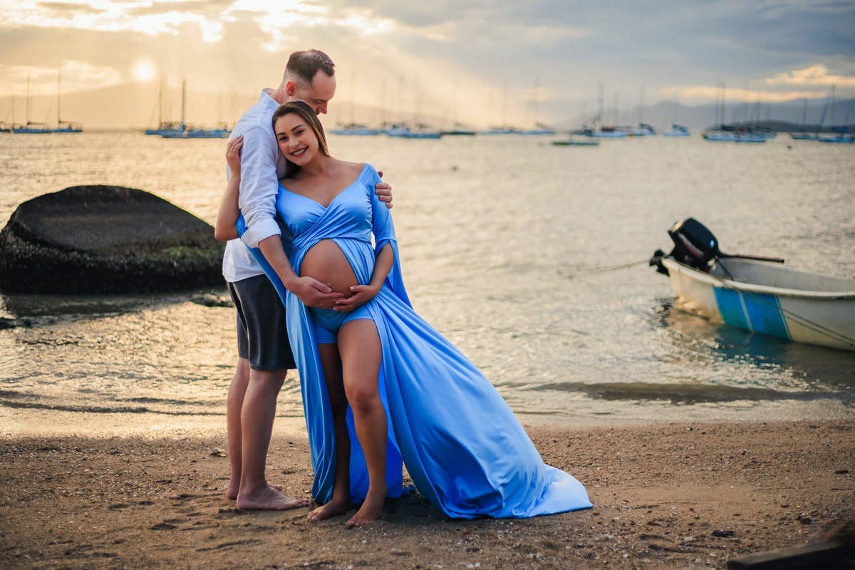 O pôr do sol em Santo Antônio de Lisboa trouxe um toque especial para o ensaio gestante de Hiene