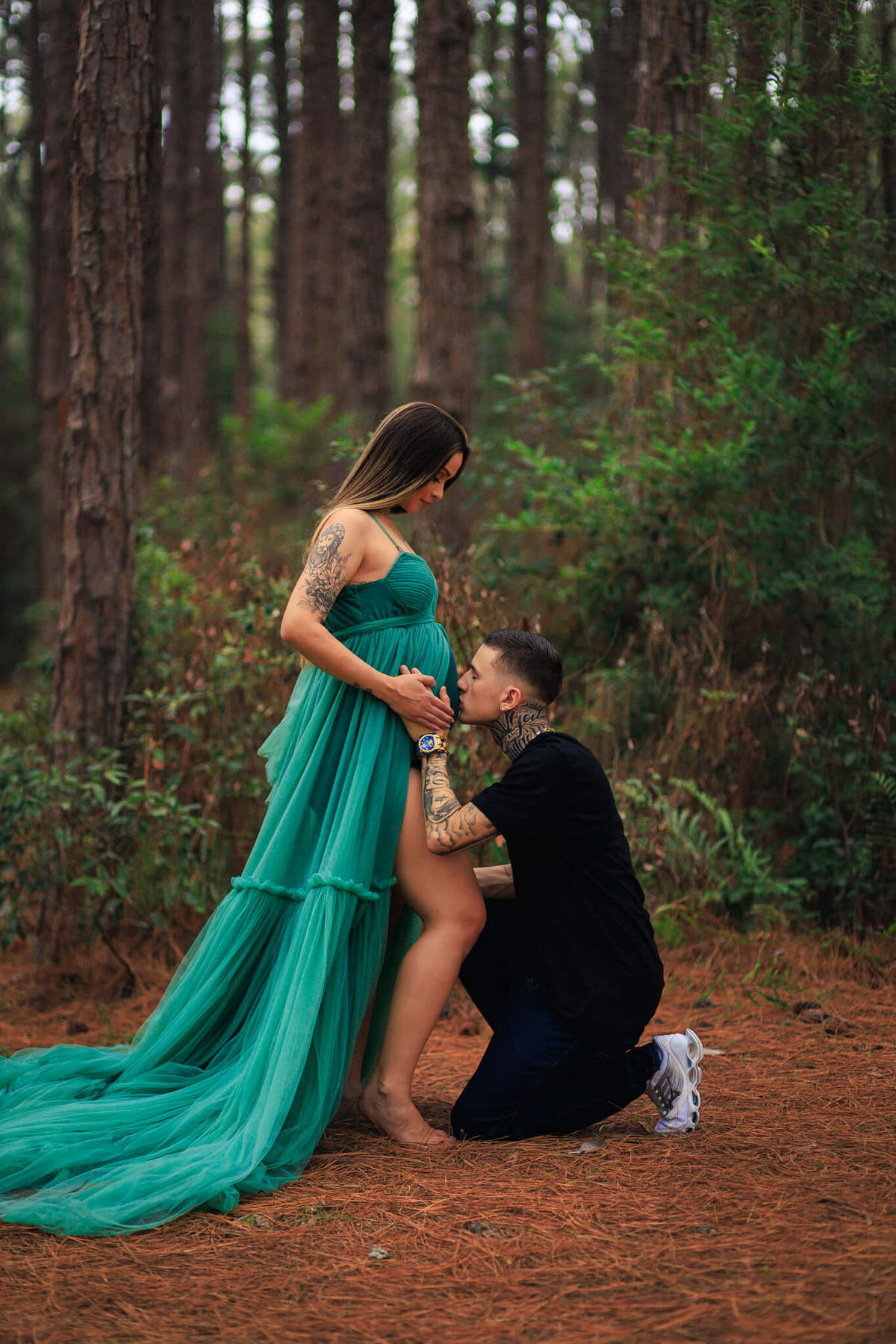 Brincando com a luz e as sombras para criar uma silhueta que celebra as novas formas. A fotografia como arte para eternizar sua gestação de forma única