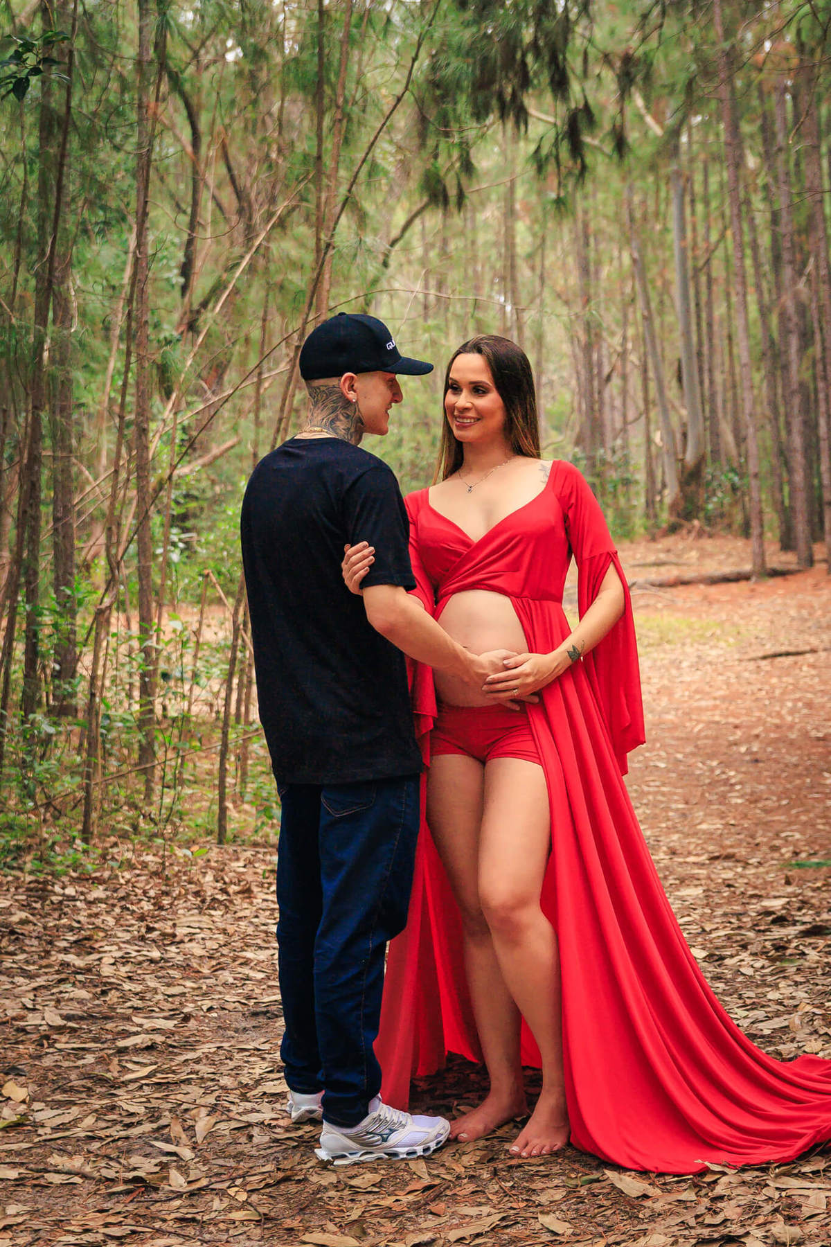 Aquele sorriso que só aparece quando nos sentimos completamente à vontade. Nosso trabalho em dupla, com a Márcia cuidando de cada detalhe, é pensado para criar essa leveza e transformar o ensaio em um momento divertido.