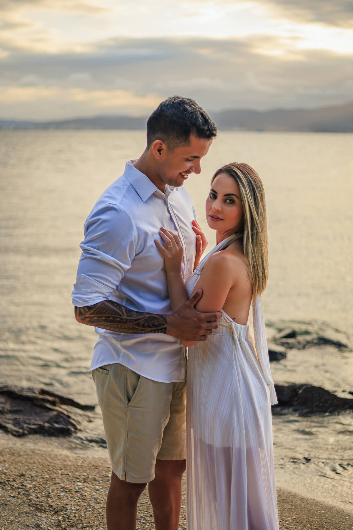 Entre ondas e sorrisos, um capítulo eterno começa a ser escrito.