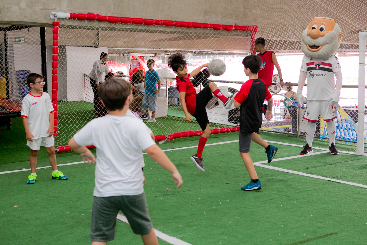 festa infantil, festa infantil diferente, aniversário de criança no estádio do morumbi, criança são paulina