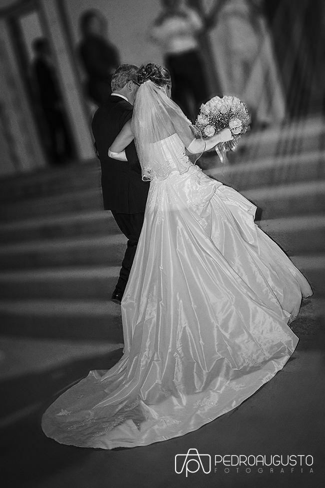 Pai entrando com a noiva